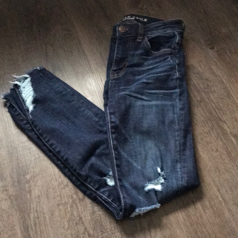 American Eagle ripped high rise cropped jeans.